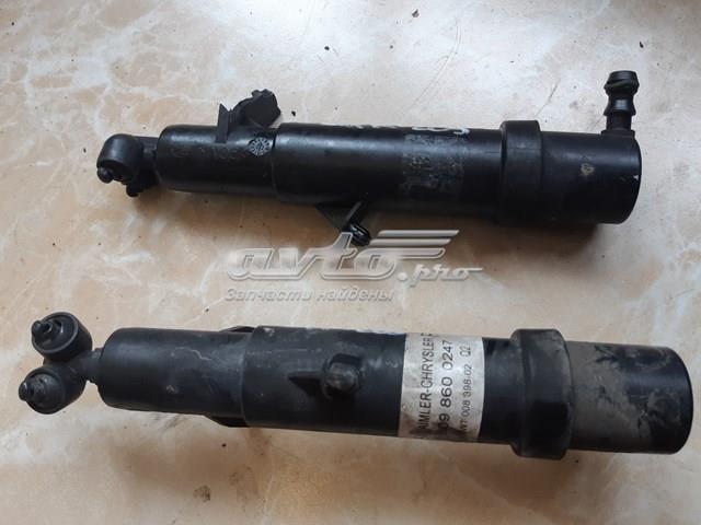 Форсунка омивача скла лобового, права A2098600247 MERCEDES