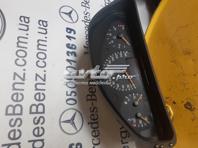 Щиток приладів A2105402811 MERCEDES