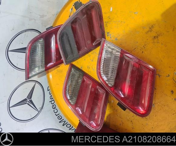 Фара задня права внутрішня A2108208664 MERCEDES