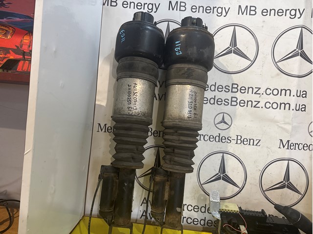 Стійка передня права A2113206013 MERCEDES