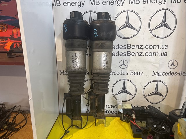 Стійка передня права A2113209413 MERCEDES