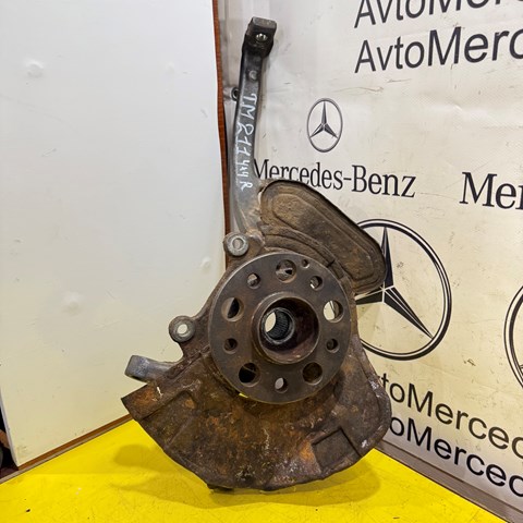Цапфа поворотна права A2113305020 MERCEDES
