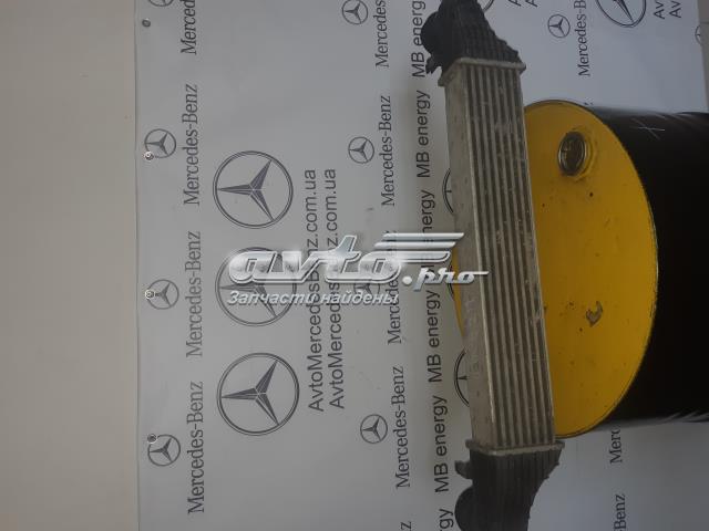 Охолоджувач наддувочного повітря A2115003902 MERCEDES