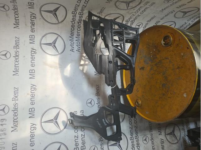 Ліве кріплення переднього бампера A2118800503 MERCEDES