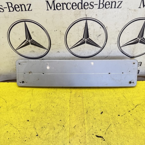Кріплення переднього номера автомобіля A2118850181 MERCEDES
