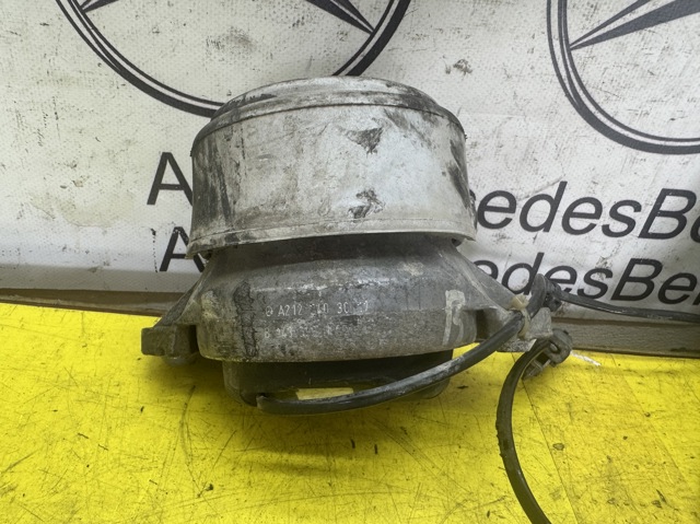 Ліва подушка двигуна A2122403017 MERCEDES