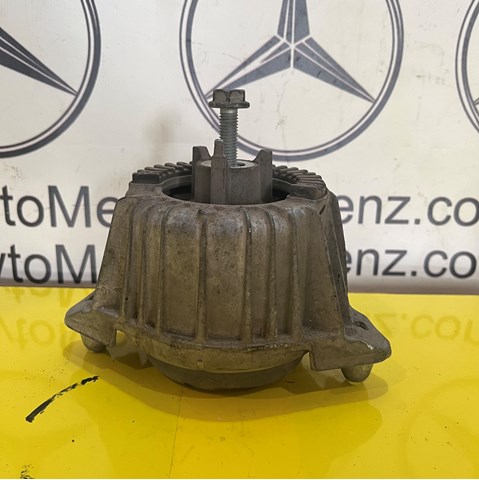 Права подушка двигуна A2122406417 MERCEDES