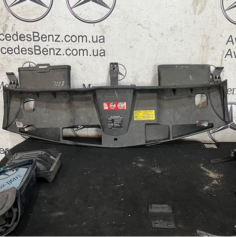 Накладка верхня передній панелі / супорта радіатора A2125000255 MERCEDES