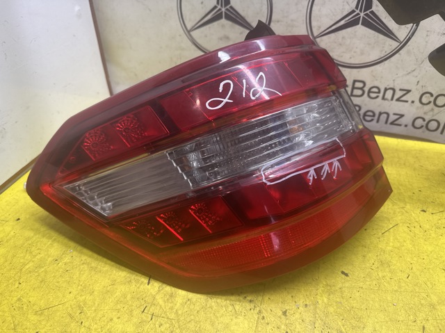 Задній лівий зовнішній ліхтар A2128200364 MERCEDES