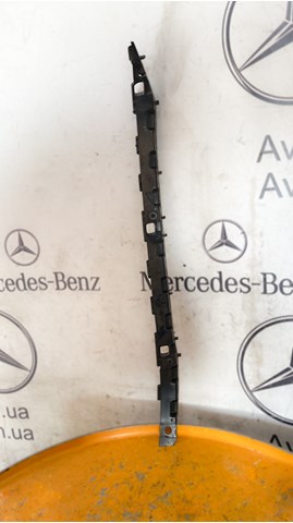 Направляюча заднього бампера, права A2128800430 MERCEDES