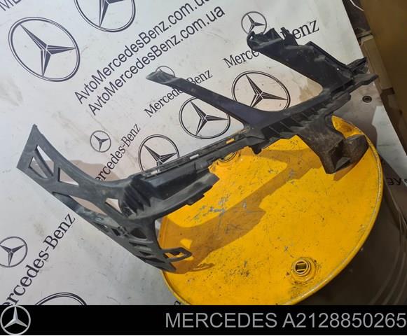 Кронштейн кріплення бампера переднього правий A2128850265 MERCEDES