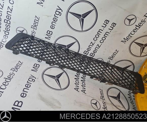 Решітка переднього бампера, центральна A2128850523 MERCEDES