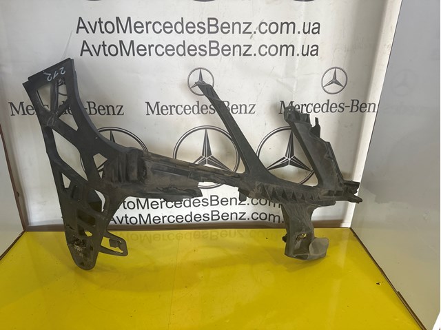 Кронштейн бампера переднього, правий A2128852265 MERCEDES