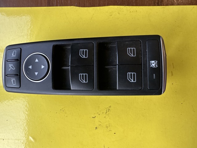 Кнопки переднього лівого склопід'ємника A2129056100 MERCEDES