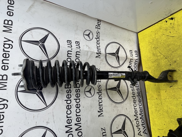 Стійка передня права A2133204230 MERCEDES