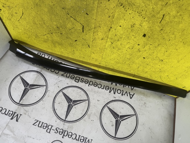 Лівий молдинг вітрового скла A2136901182 MERCEDES