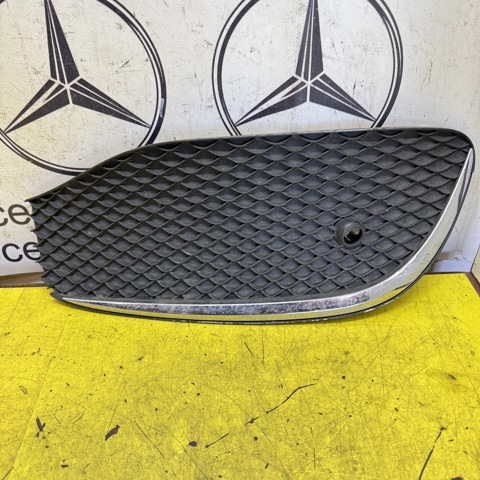 Заглушка ПТФ бампера переднього права A2138850822 MERCEDES