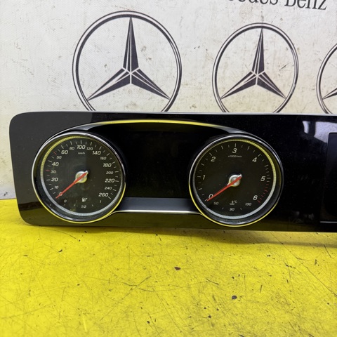 Щиток приладів A2139007525 MERCEDES