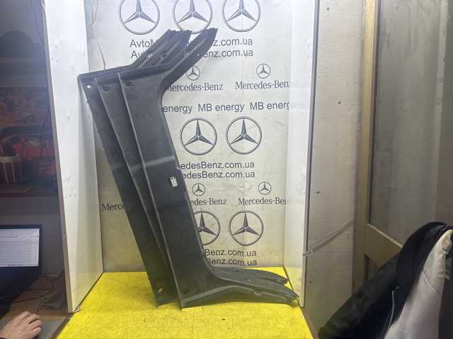 Облицювання задньої панелі багажника A2206900041 MERCEDES