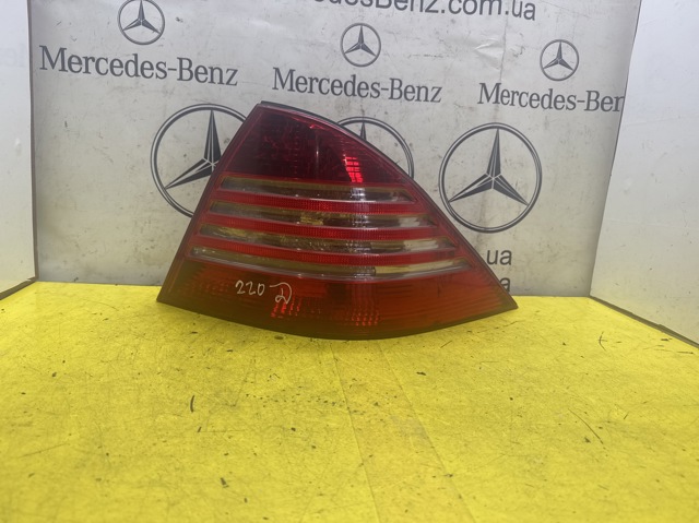 Ліхтар задній правий A2208200864 MERCEDES