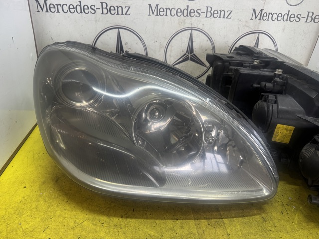 Фара передня права A2208202461 MERCEDES