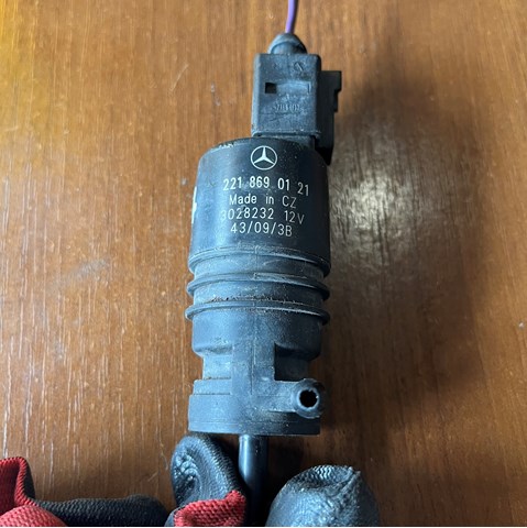 Насос омивача скла переднього A2218690121 MERCEDES