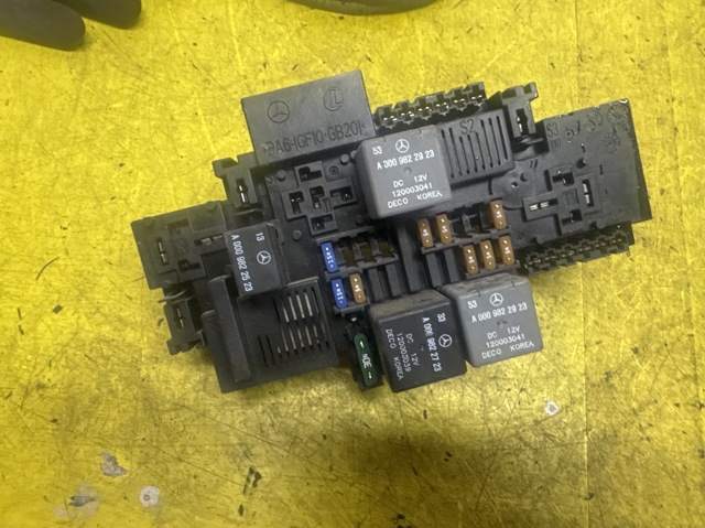 Коробка запобіжників A2229063202 MERCEDES