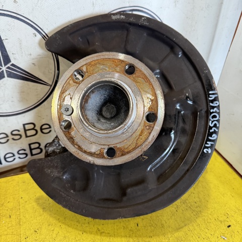 Цапфа поворотна права A2463503641 MERCEDES