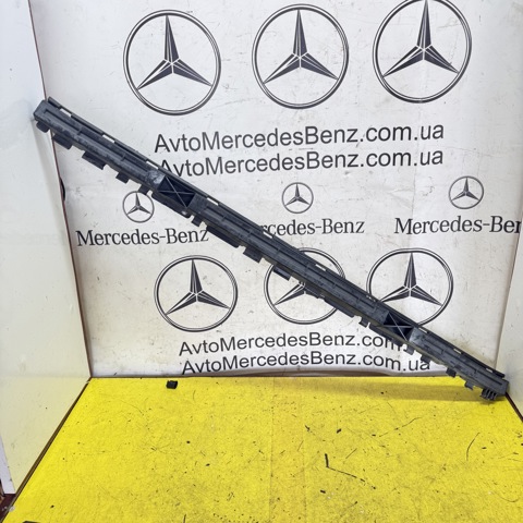Кронштейн бампера заднього, центральний A2468850065 MERCEDES