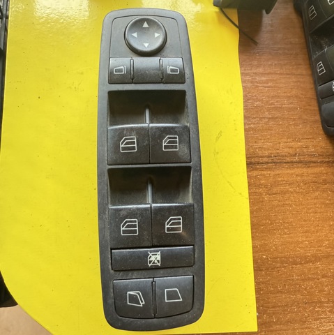 Кнопки переднього лівого склопід'ємника A2518300190 MERCEDES