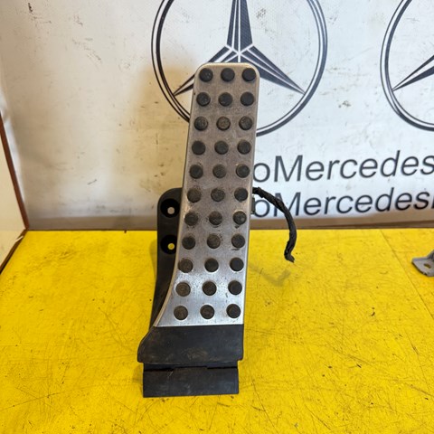 Педаль газу (акселератора) A2533000104 MERCEDES