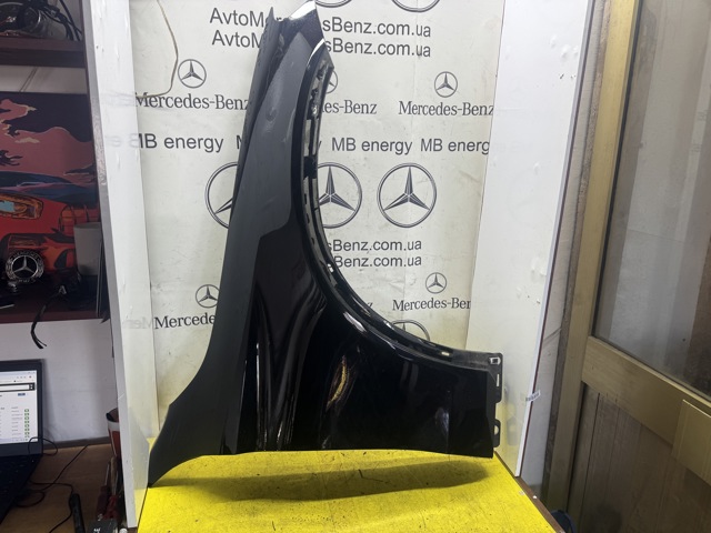 Переднє праве крило A2538800218 MERCEDES