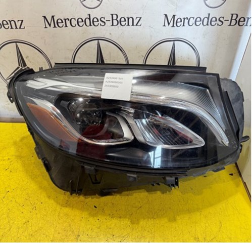 Фара передня права A2539066400 MERCEDES