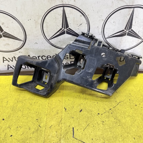 Кронштейн бампера заднього, правий A2928800203 MERCEDES