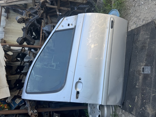 Пасажирські передні двері A4147200105 MERCEDES