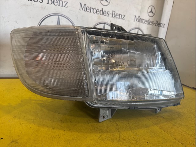 Фара передня права A6388200161 MERCEDES