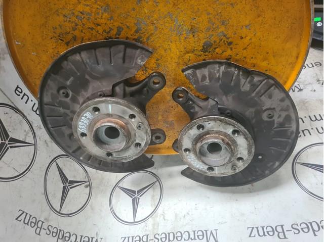 Цапфа поворотна права A6393301332 MERCEDES