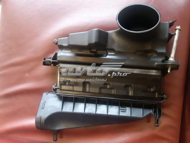 Корпус повітряного фільтра, правий A6420902001 MERCEDES
