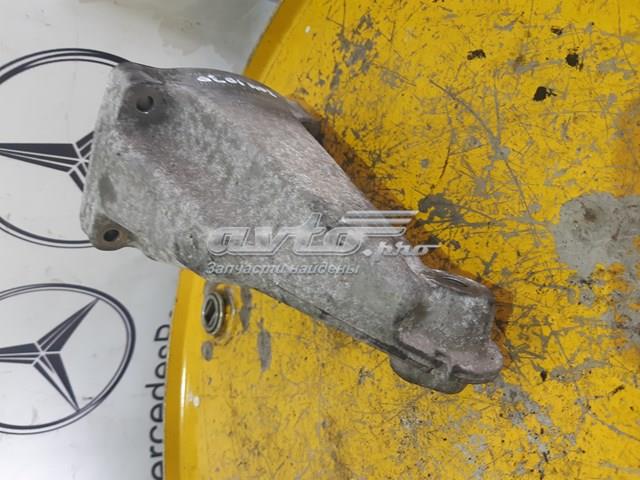 Кронштейн подушки (опори) двигуна, правої A6462230704 MERCEDES
