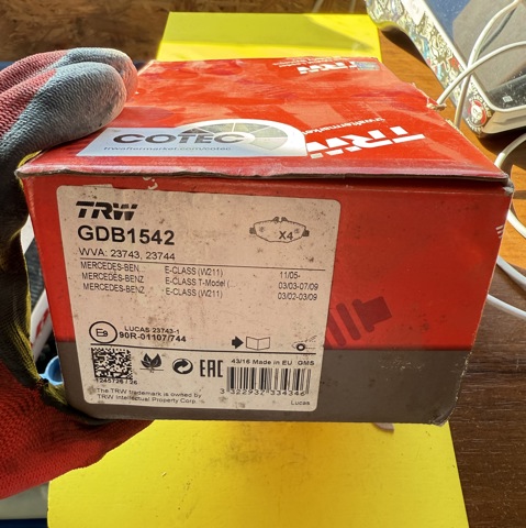 Колодки передні GDB1542 TRW
