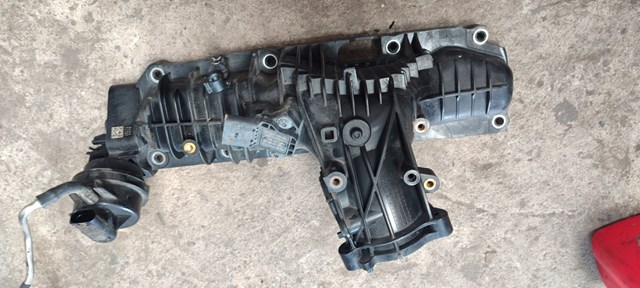 Колектор впускний 04L129709E VAG