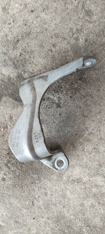 Кронштейн паливного насосу ПНВТ 04L130389 VAG