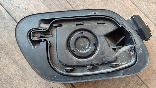 Заливна горловина паливного бака 11A809857B VAG