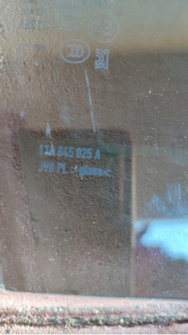 Скло задніх дверей, лівих 11A845025A VAG