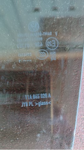 Скло заднє праве 11A845026A VAG