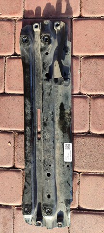 Кронштейн передньої балки 1EA199599B VAG
