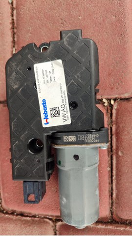 Мотор приводу люка 3G5877795 VAG