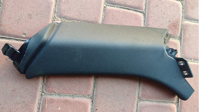 Обшивка стійки кузова внутрішня, задня права 4KE867288 VAG