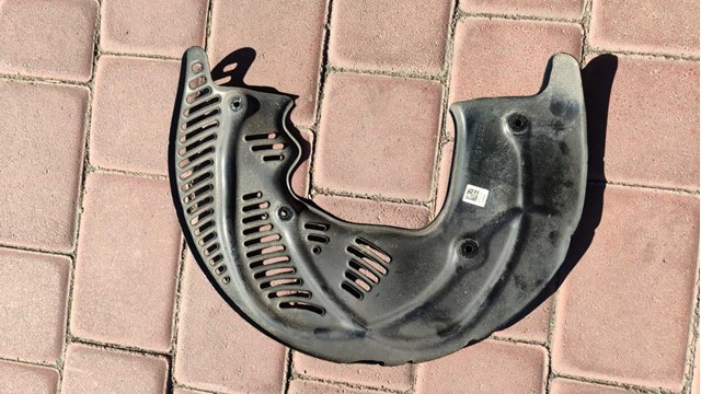 Захист гальмівного диска, переднього, правого 4M0615312G VAG