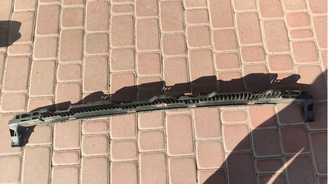 Кронштейн бампера заднього, центральний 5G6807863C VAG